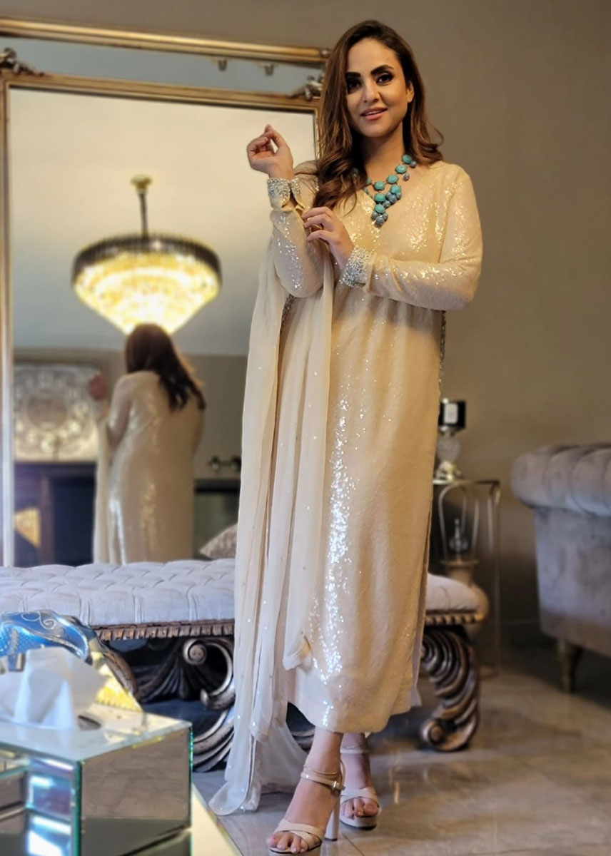 Picture of Nadia Khan Outfit